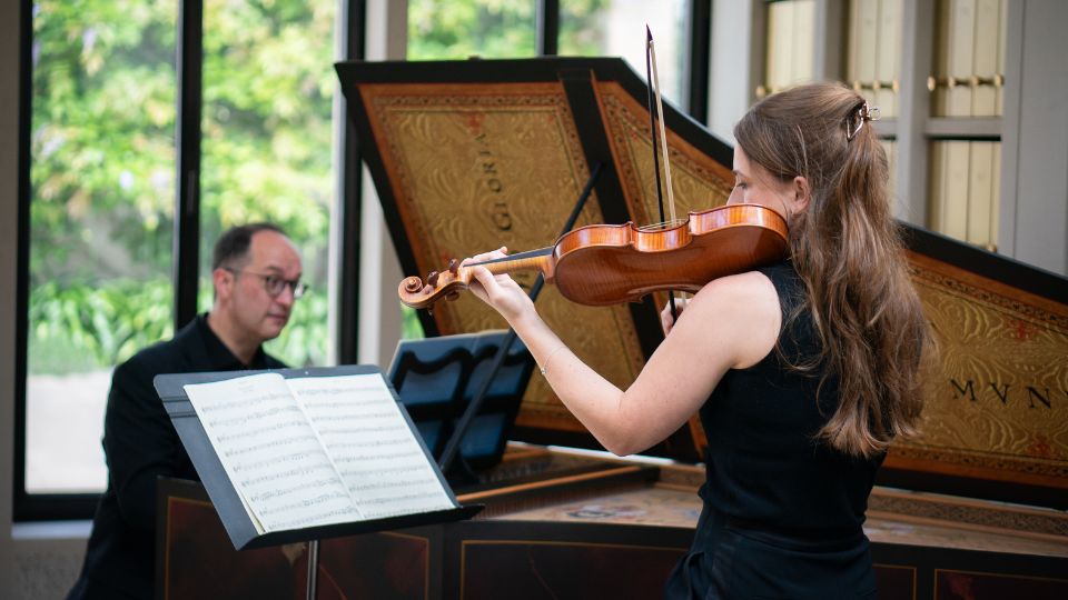 Rachel Stroud and Andrew Arthur performing on harpsichord and baroque violin in the WongAvery Music Gallery at Trinity Hall
