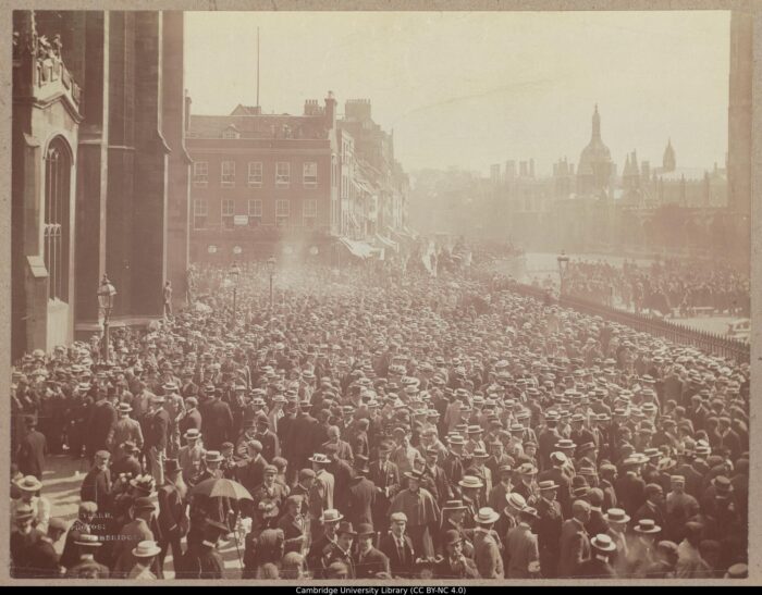Crowds gather on King’s Parade to hear the 1897 vote to admit women to the University (UA Phot.174/3)